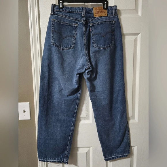 Vintage '96 Levi’s 561 Loose Fit Straight Leg Jeans, Medium Wash, Sz 12 w/ Flaws - Picture 2 of 13